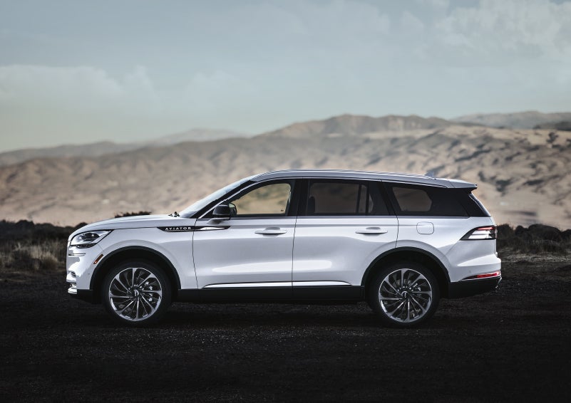 A Lincoln Aviator® SUV is parked on a scenic mountain overlook | Sentry Lincoln in Medford MA
