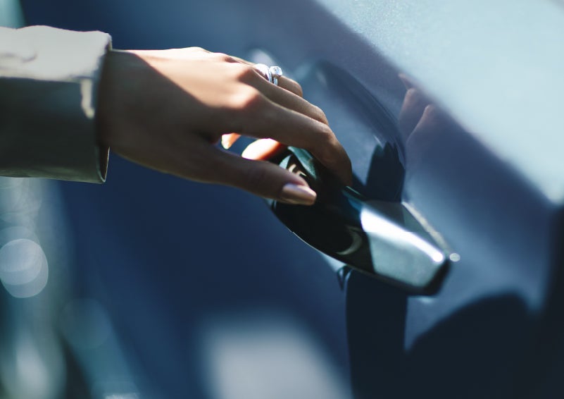 A hand gracefully grips the Light Touch Handle of a 2024 Lincoln Aviator® SUV to demonstrate its ease of use | Sentry Lincoln in Medford MA