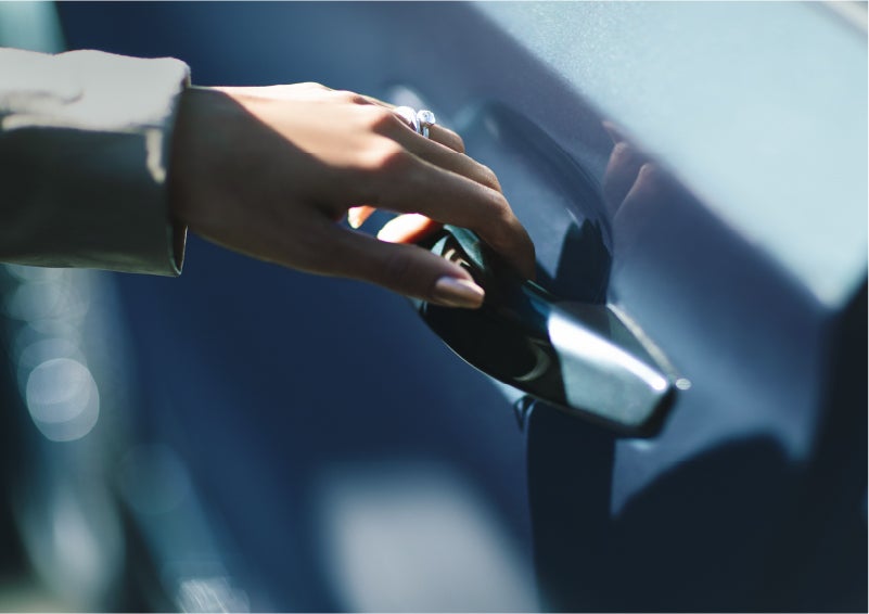 A hand gracefully grips the Light Touch Handle of a 2023 Lincoln Aviator® SUV to demonstrate its ease of use | Sentry Lincoln in Medford MA