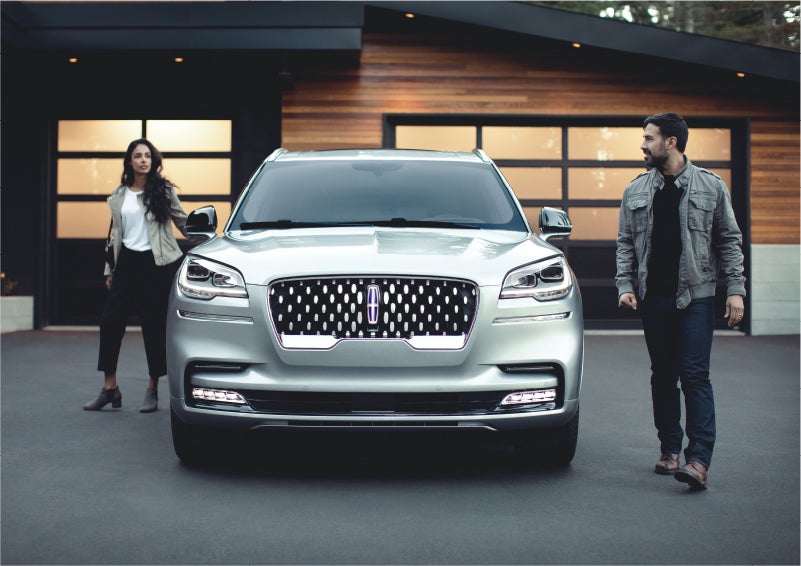The sparkling grille of the 2023 Lincoln Aviator® Grand Touring model | Sentry Lincoln in Medford MA