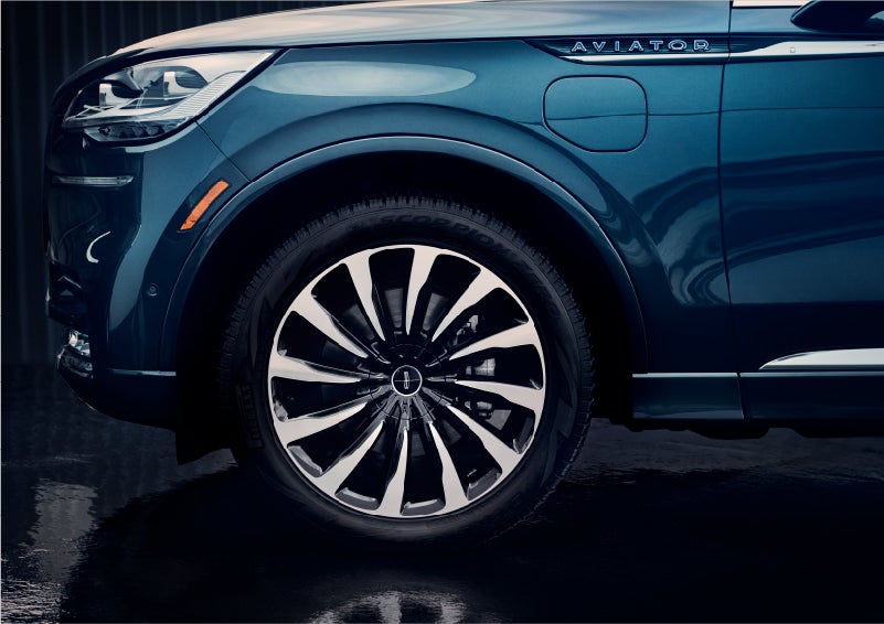 The 2023 Lincoln Aviator® Black Label Grand Touring model with unique 12-spoke wheel | Sentry Lincoln in Medford MA