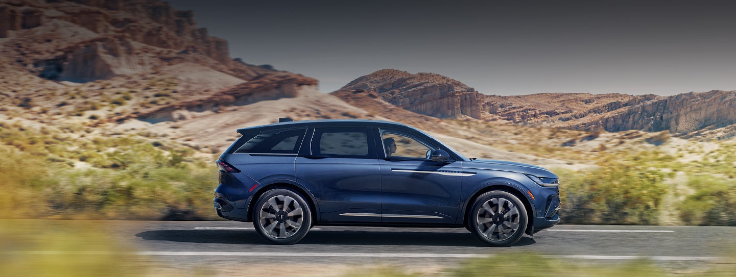 A 2024 Lincoln Nautilus® SUV is being driven in a desert setting. | Sentry Lincoln in Medford MA