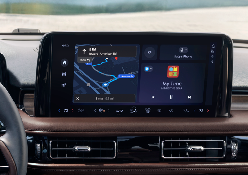 The 13.2-inch LCD touchscreen is showcased. | Sentry Lincoln in Medford MA