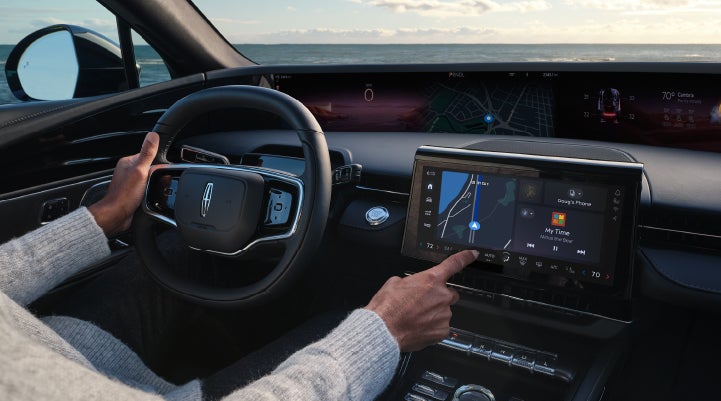 The driver of a 2025 Lincoln Nautilus® SUV interacts with the new Lincoln Digital Experience. | Sentry Lincoln in Medford MA