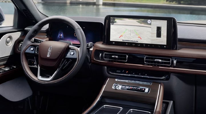 The backup camera of the 2027 Lincoln Aviator® SUV is displayed on screen. | Sentry Lincoln in Medford MA